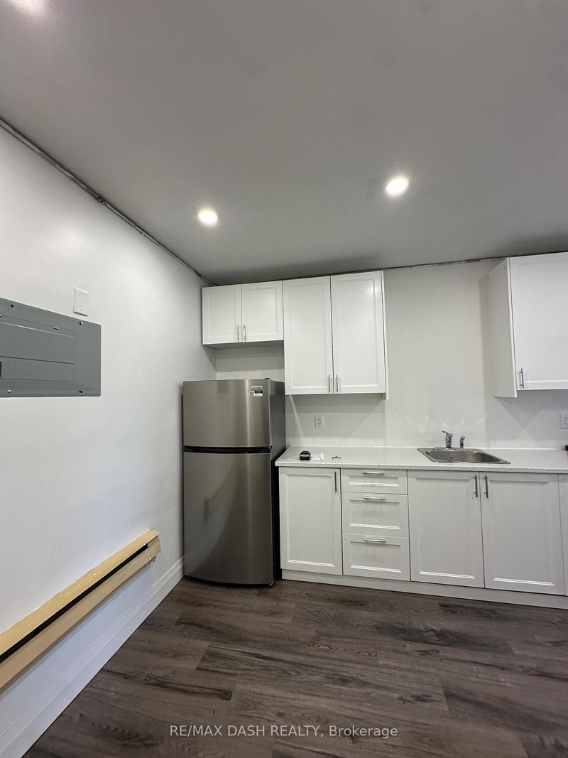 4FL - 565 Yonge St, Toronto, M4Y 1Z2 | Image 3