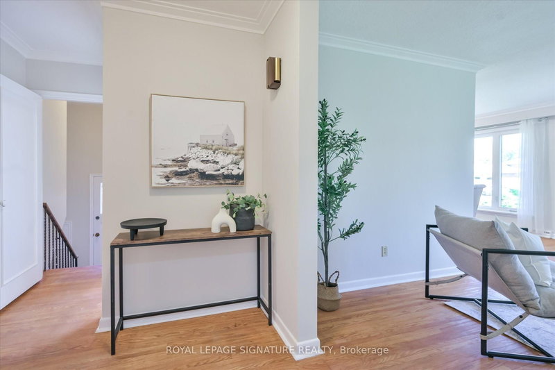 10 Gretna Ave, Toronto, M4A 2H4 | Image 2