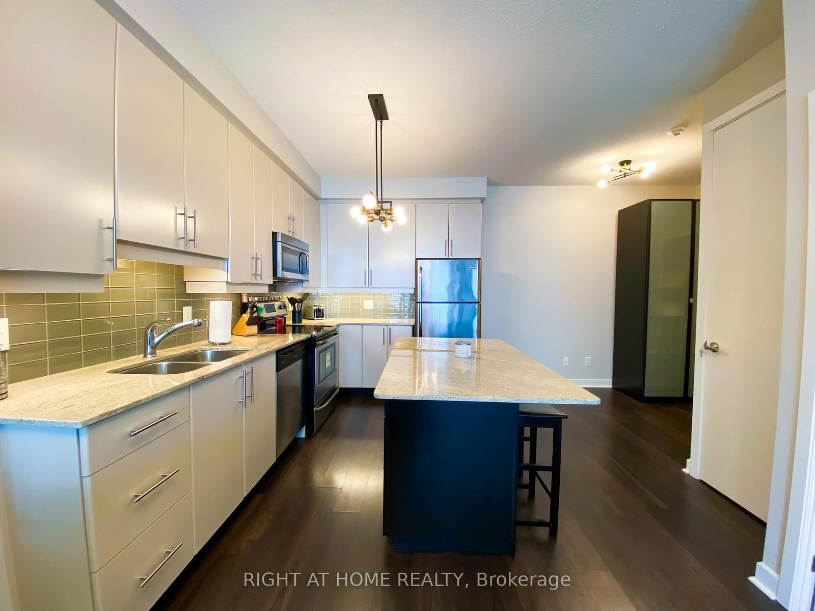 33 Bay Street, Unit 3213 - Photo 4