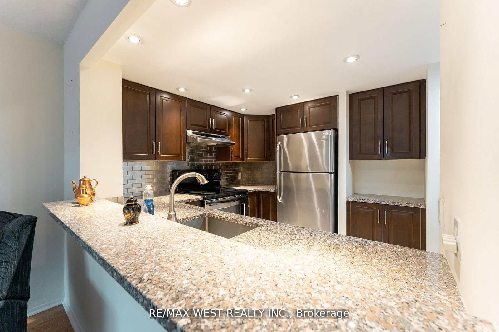 725 S King Street W, Unit 205 - Photo 16