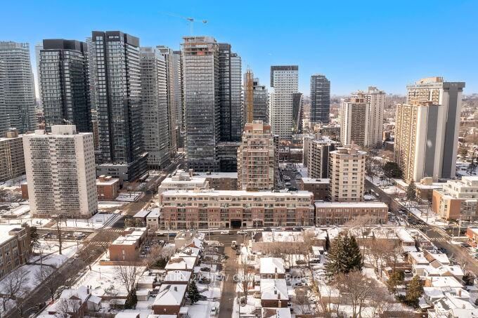 900 Mount Pleasant Road, Unit 606 - Photo 4