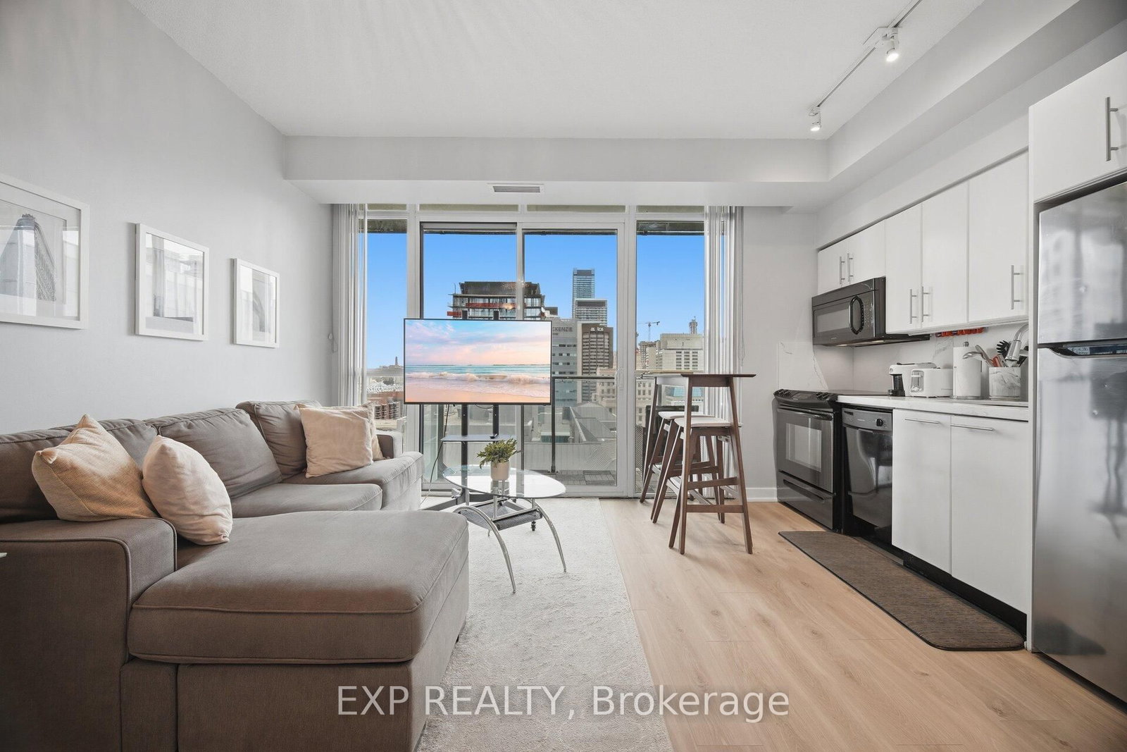 126 Simcoe Street, Unit 1907 - Photo 10