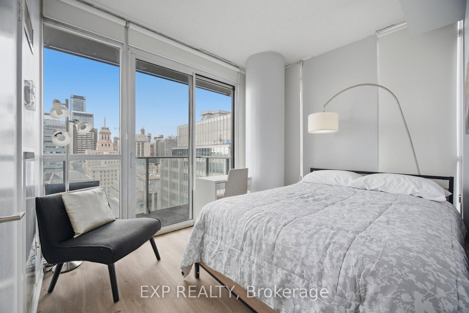 126 Simcoe Street, Unit 1907 - Photo 20