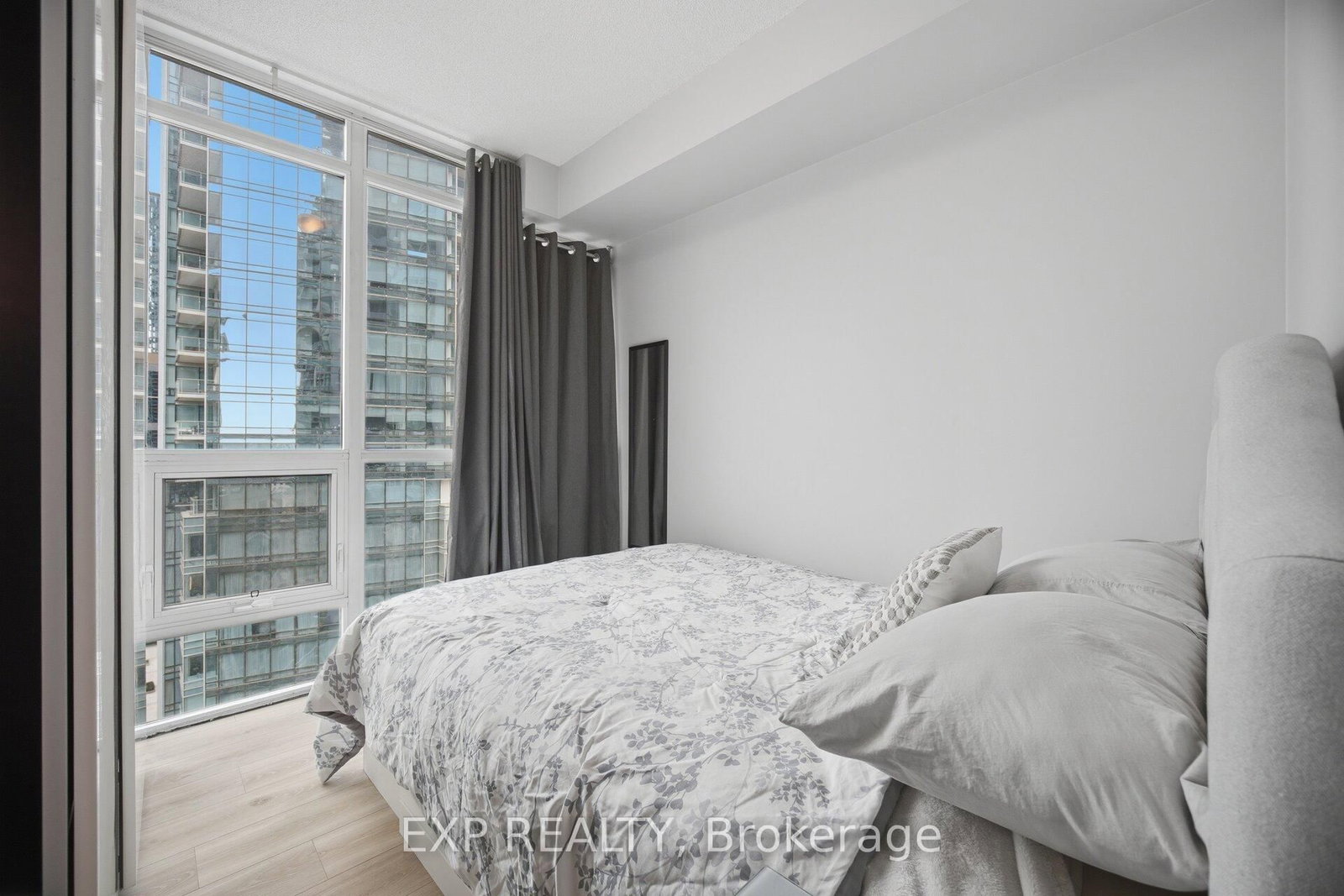 126 Simcoe Street, Unit 1907 - Photo 24