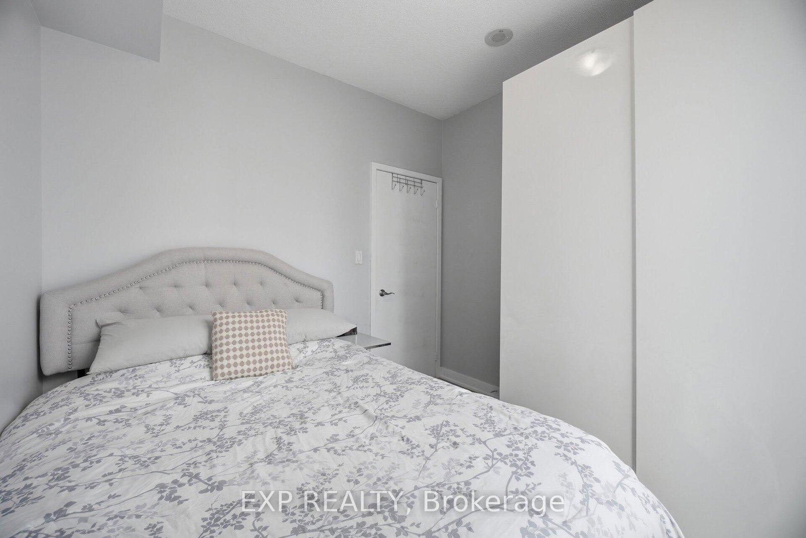 126 Simcoe Street, Unit 1907 - Photo 25