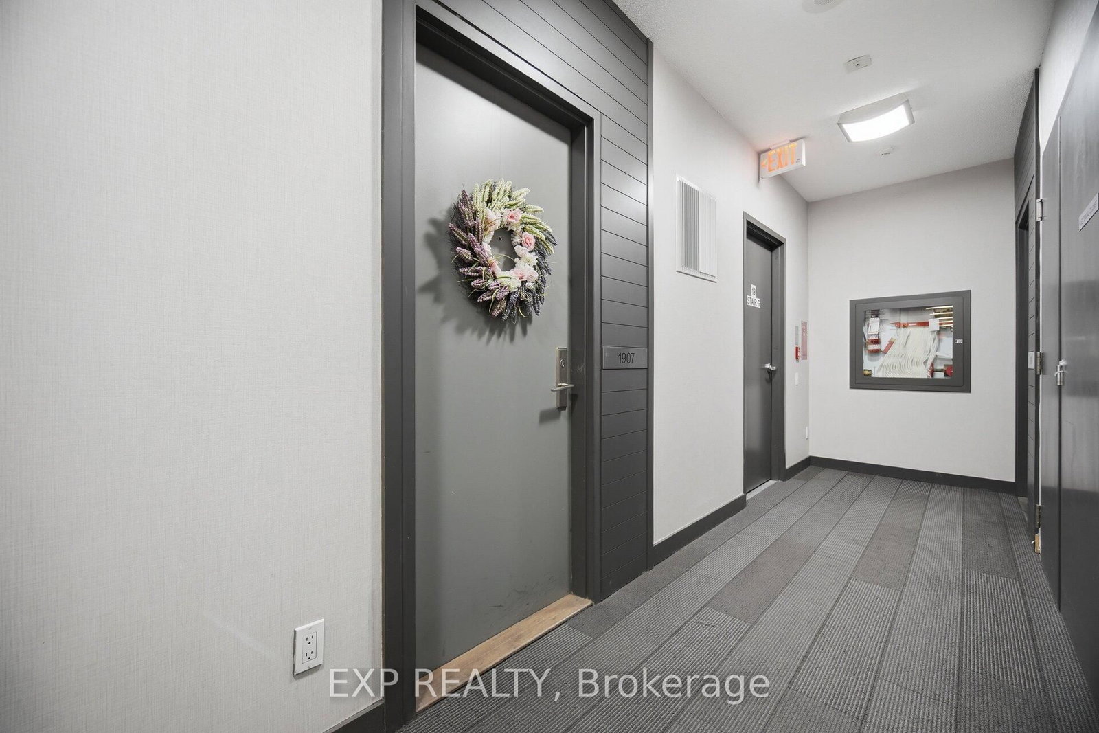 126 Simcoe Street, Unit 1907 - Photo 4