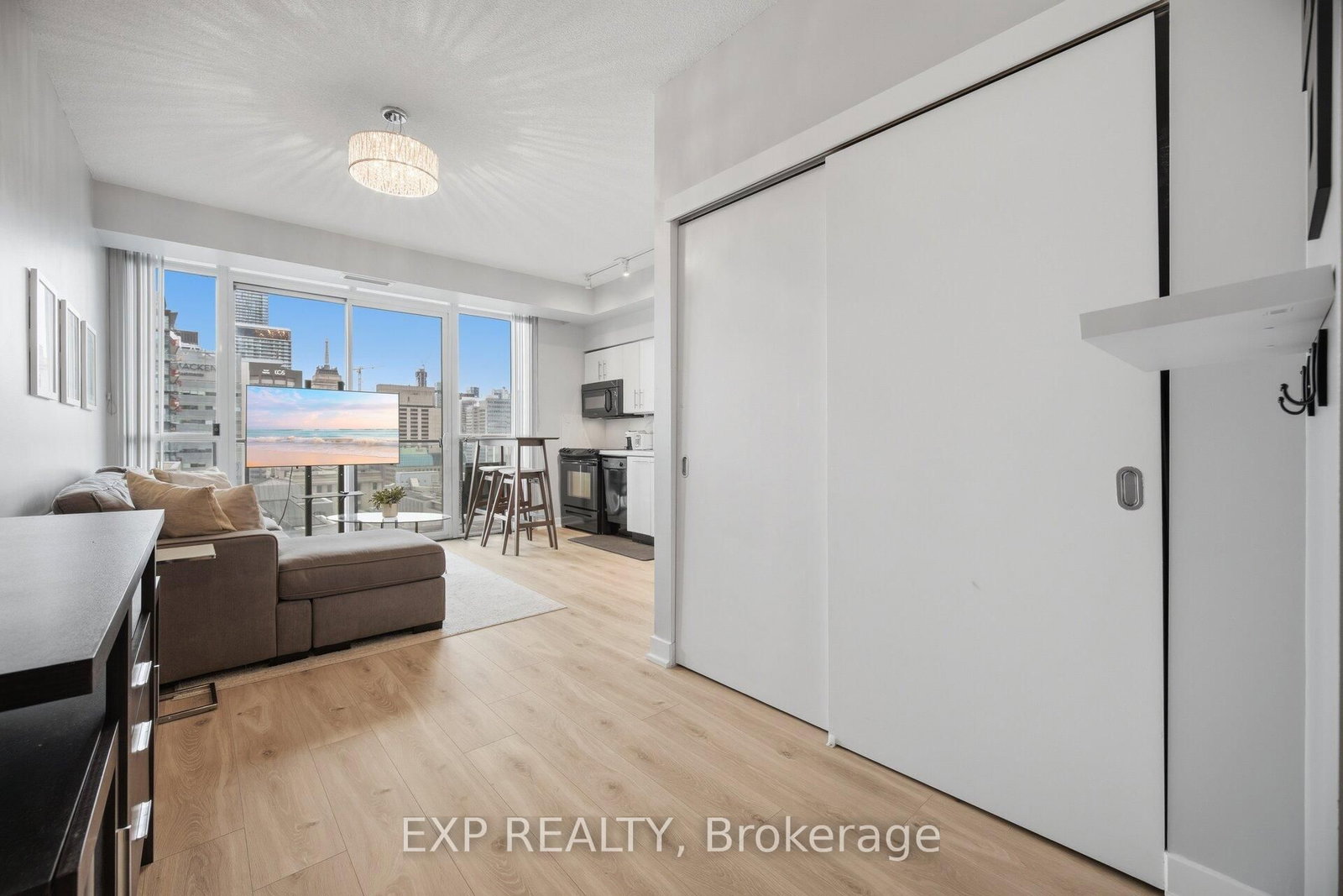 126 Simcoe Street, Unit 1907 - Photo 8