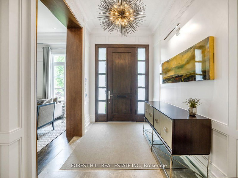 19 Vesta Dr, Toronto, M5P 2Z4 | Image 2