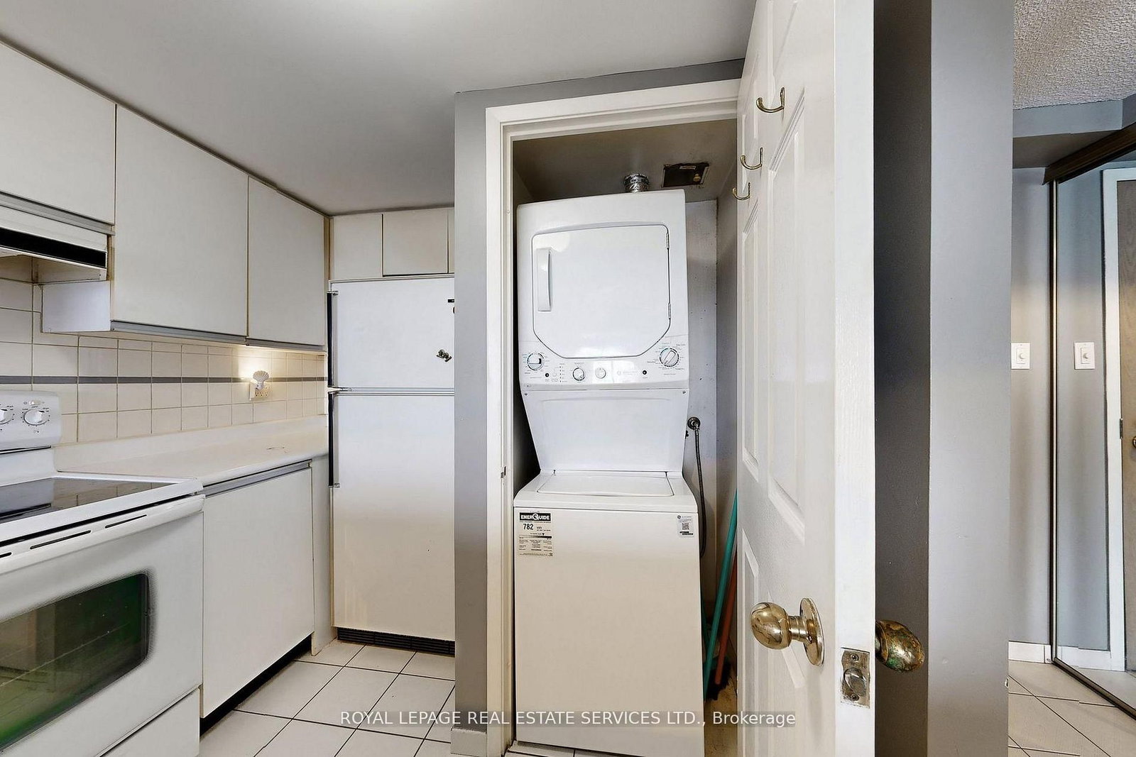 298 Jarvis Street, Unit 1705 - Photo 13