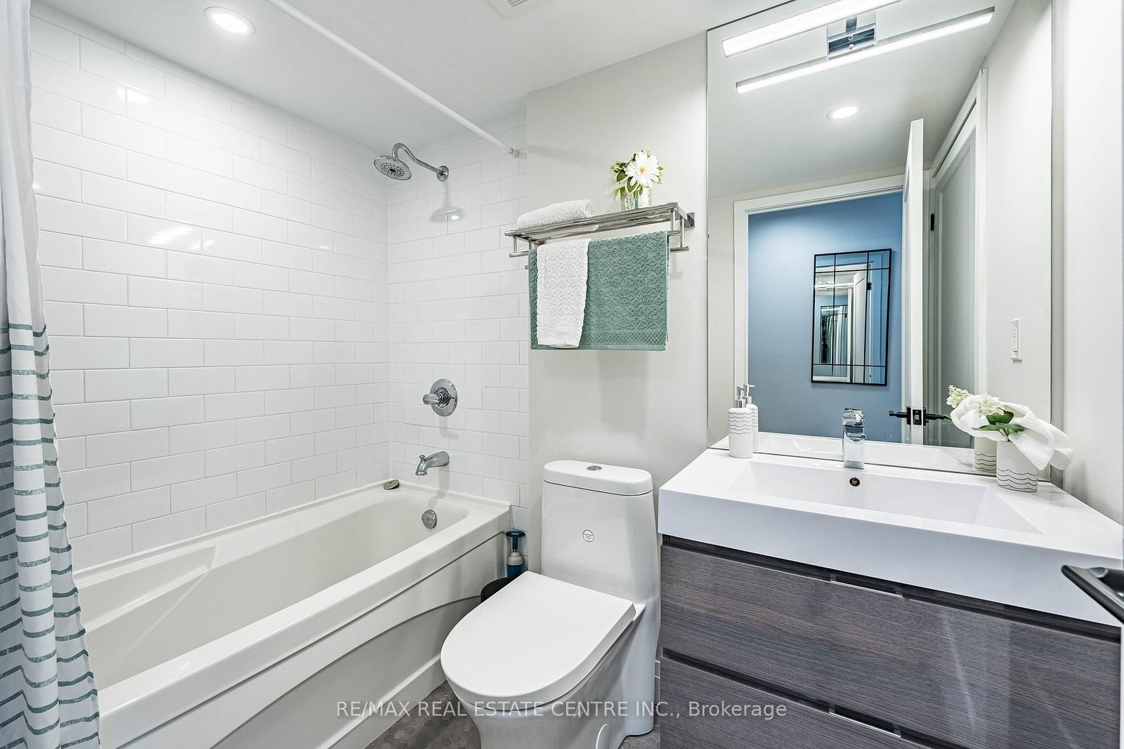 33 Lombard Street, Unit 216 - Photo 14