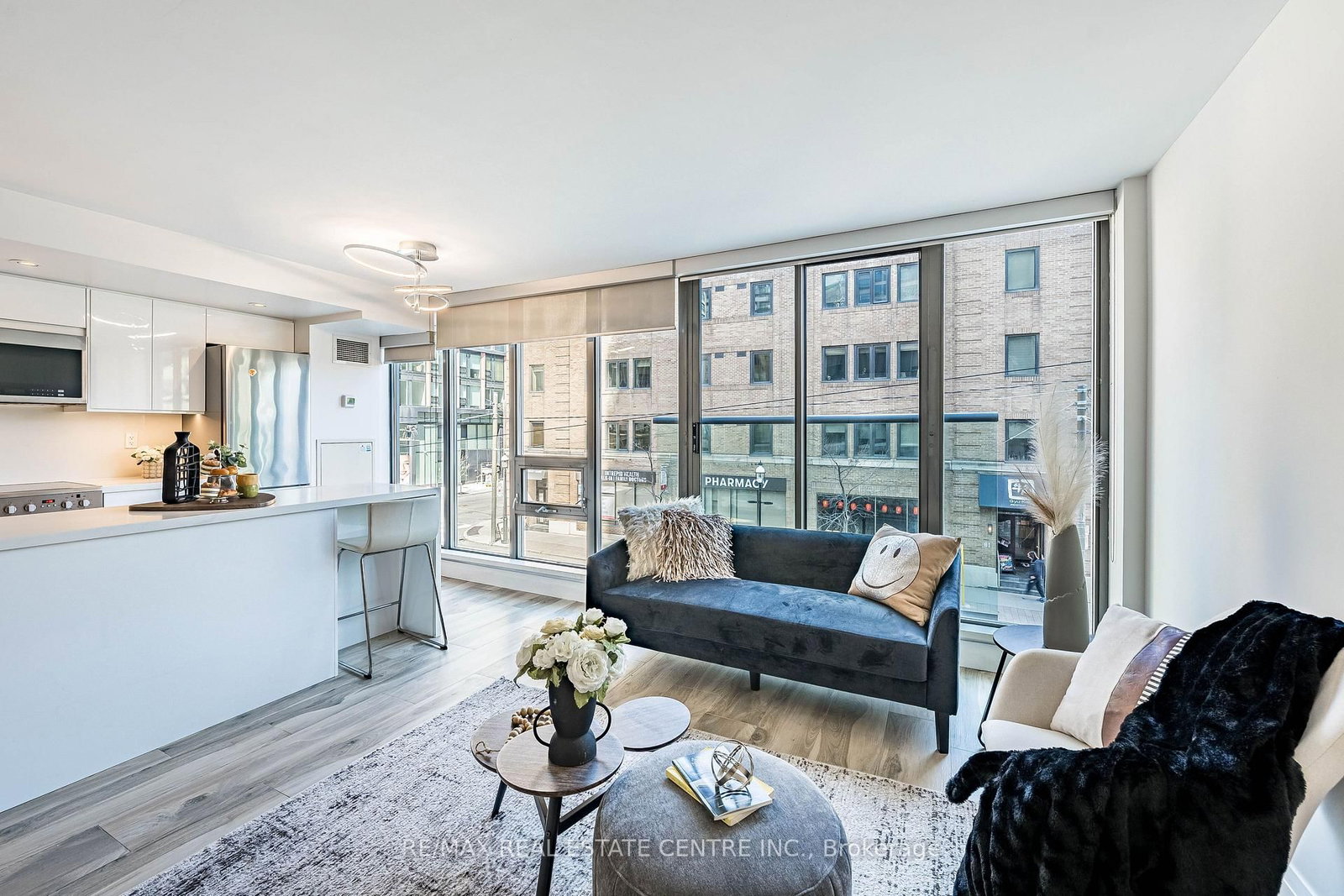 33 Lombard Street, Unit 216 - Photo 4