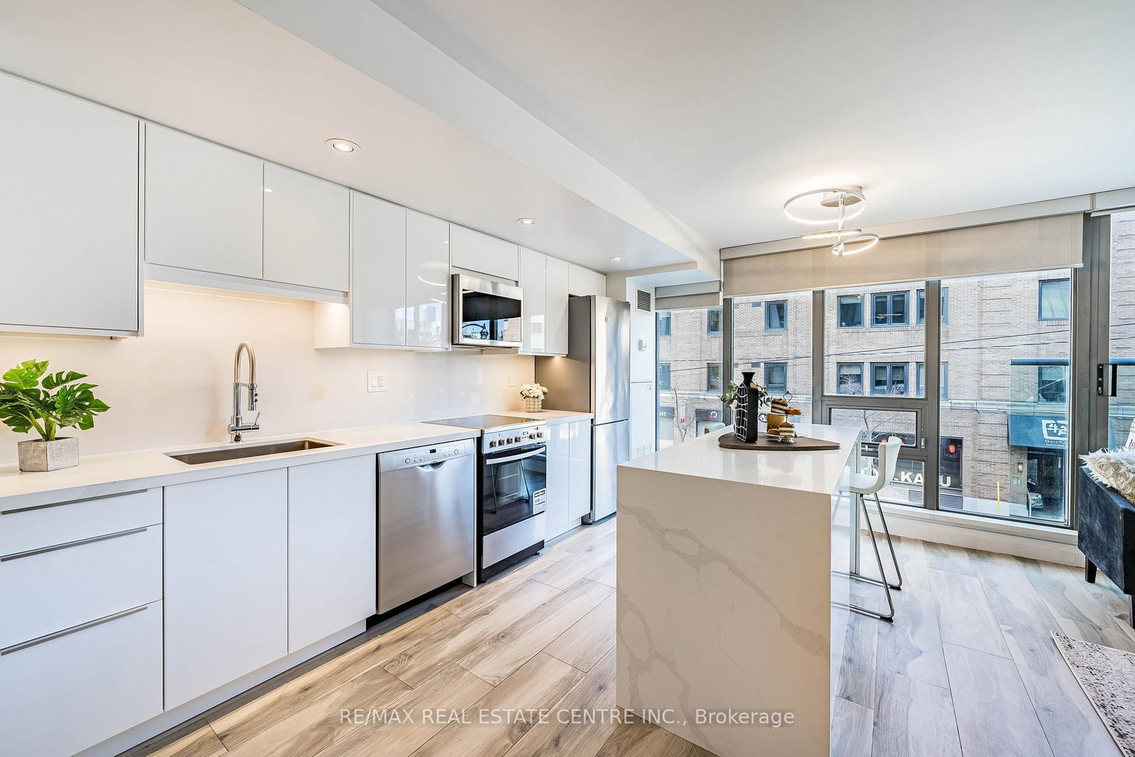 33 Lombard Street, Unit 216 - Photo 8