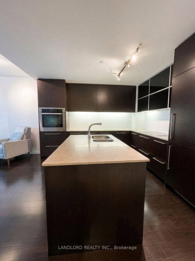 207 - 170 Avenue Road