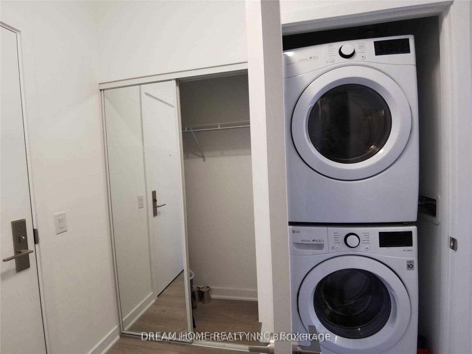 120 Parliament Street, Unit 808 - Photo 8