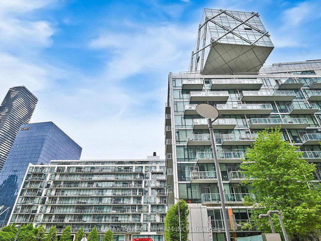 202 - 39 Queens Quay E