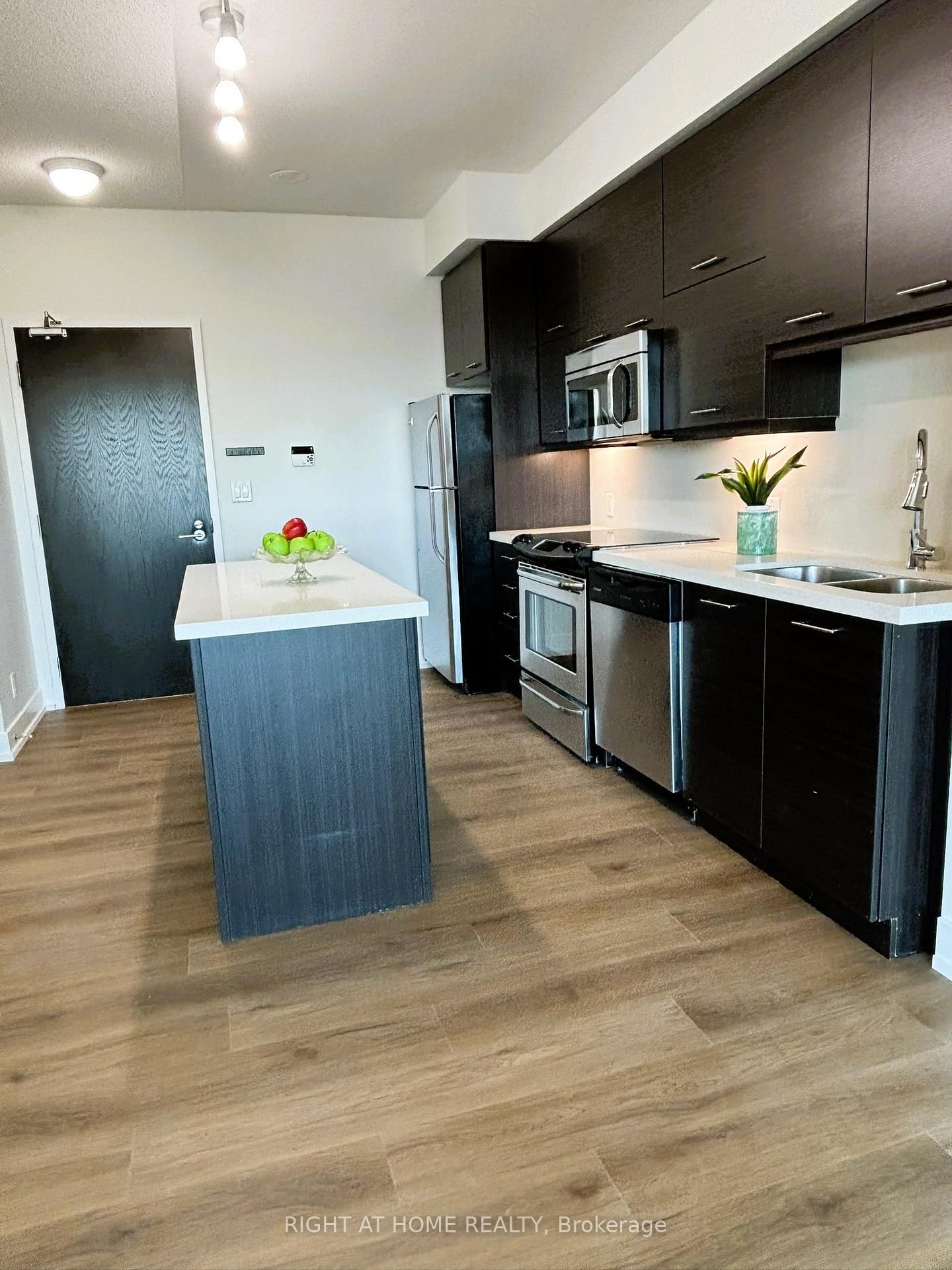 26 Norton Avenue, Unit 805 - Photo 12