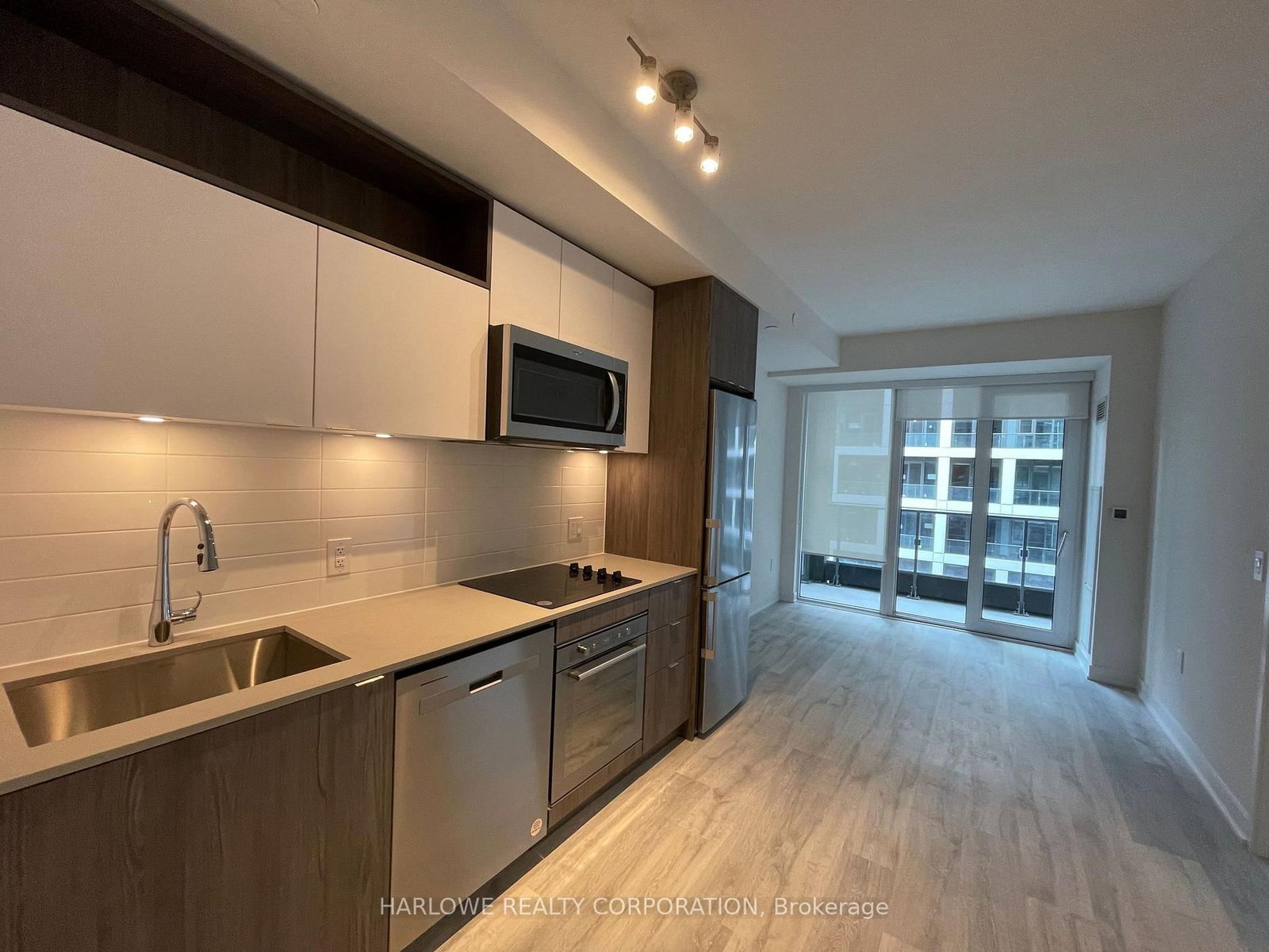60 Princess Street, Unit 930 SE - Photo 2