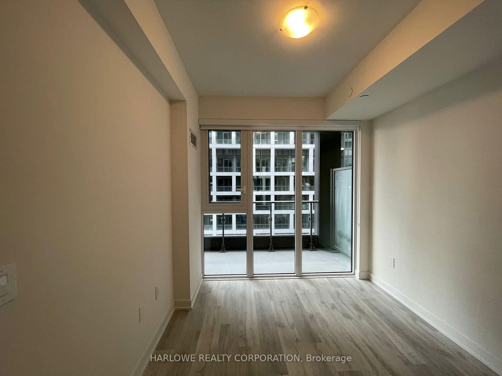 60 Princess Street, Unit 930 SE - Photo 8