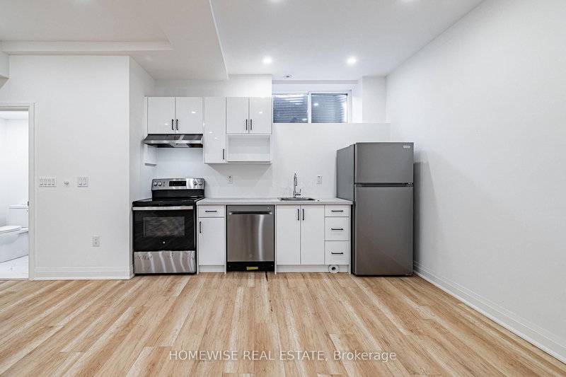 Lower - 11 Craig Cres, Toronto, M4G 2N6 | Image 3