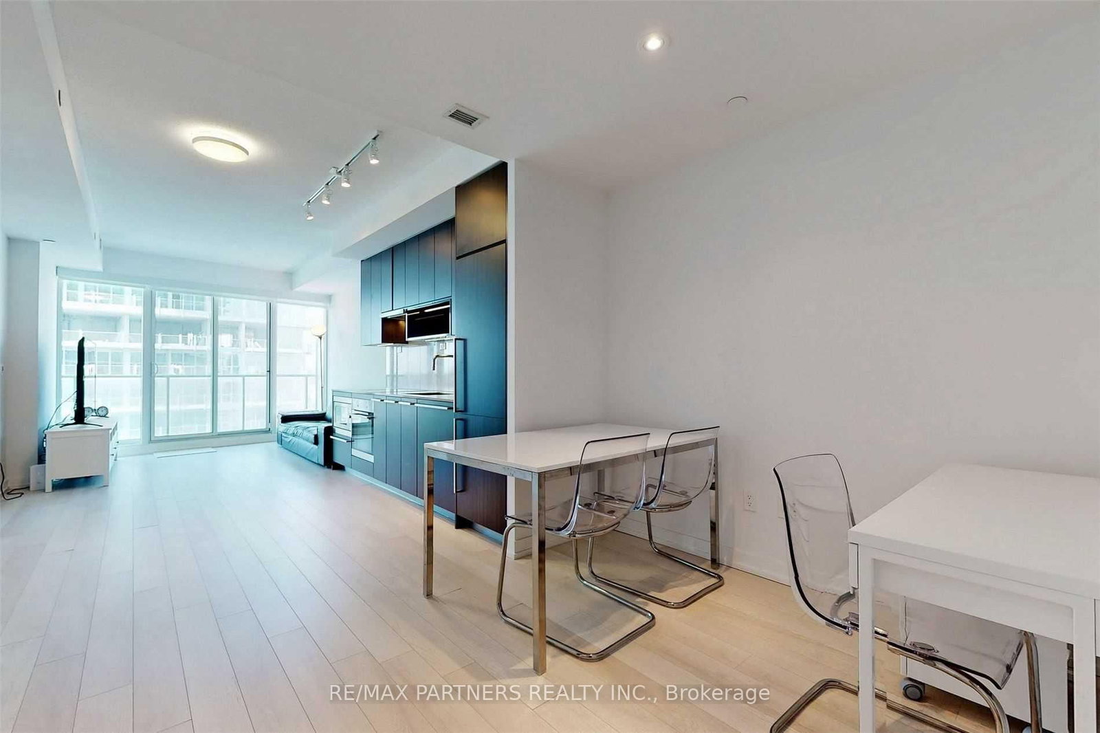 115 Mcmahon Drive, Unit 2501 - Photo 12