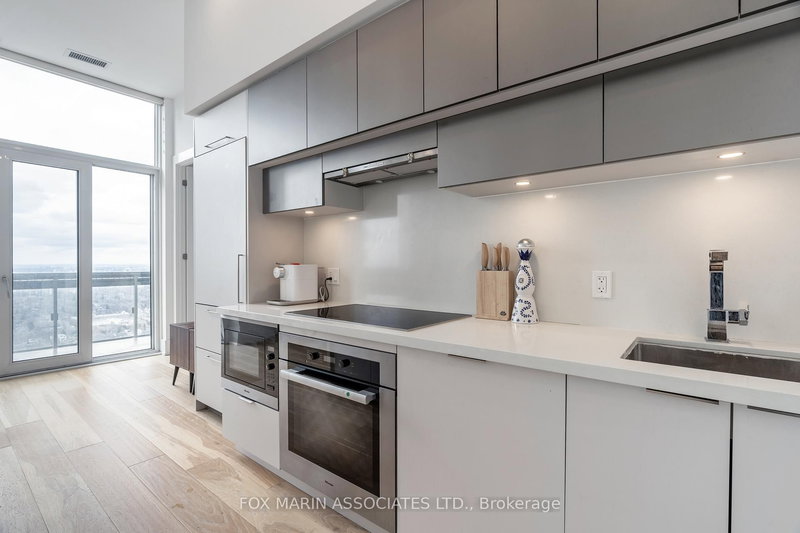 4604 - 39 Roehampton Ave, Toronto, M4P 1P9 | Image 2