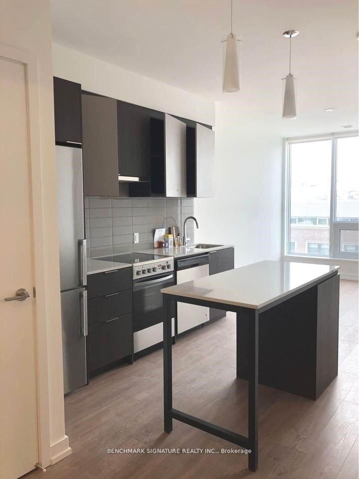 203 College Street, Unit 605