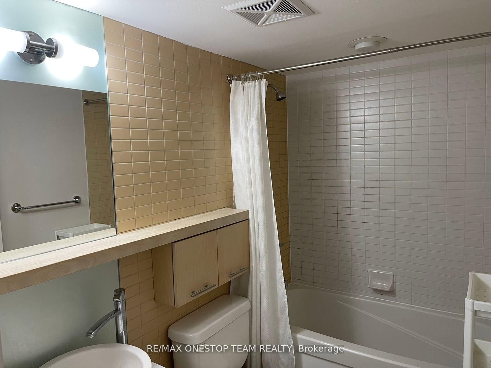 21 Carlton Street, Unit 406 - Photo 11