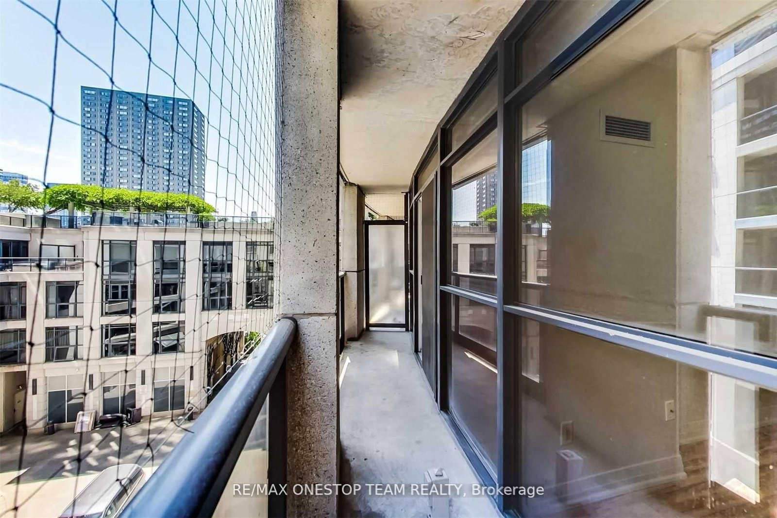 21 Carlton Street, Unit 406 - Photo 12