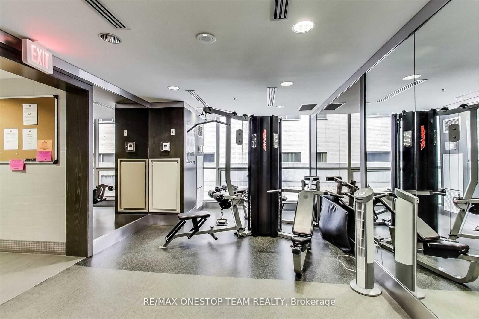 21 Carlton Street, Unit 406 - Photo 16