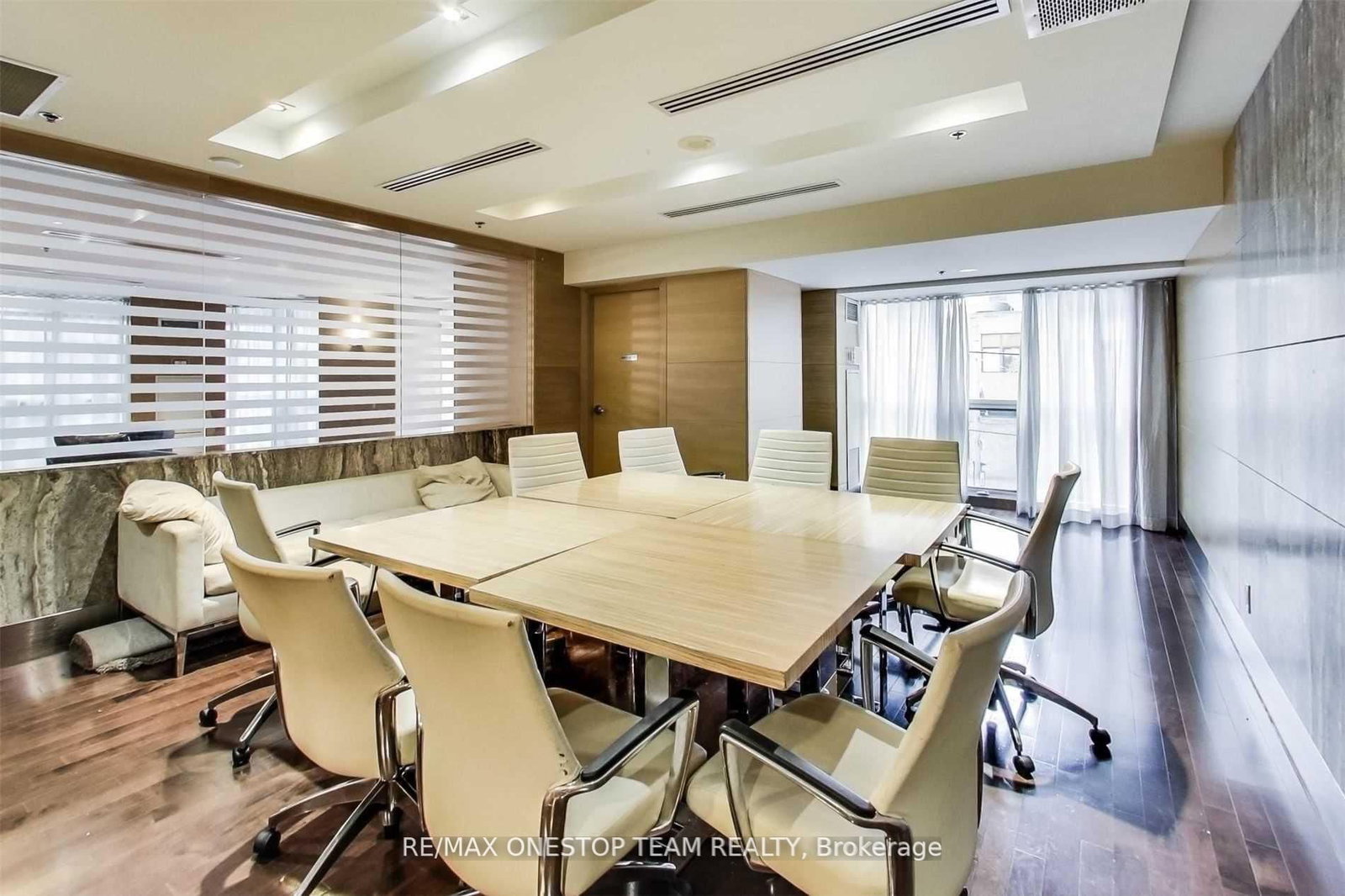 21 Carlton Street, Unit 406 - Photo 17