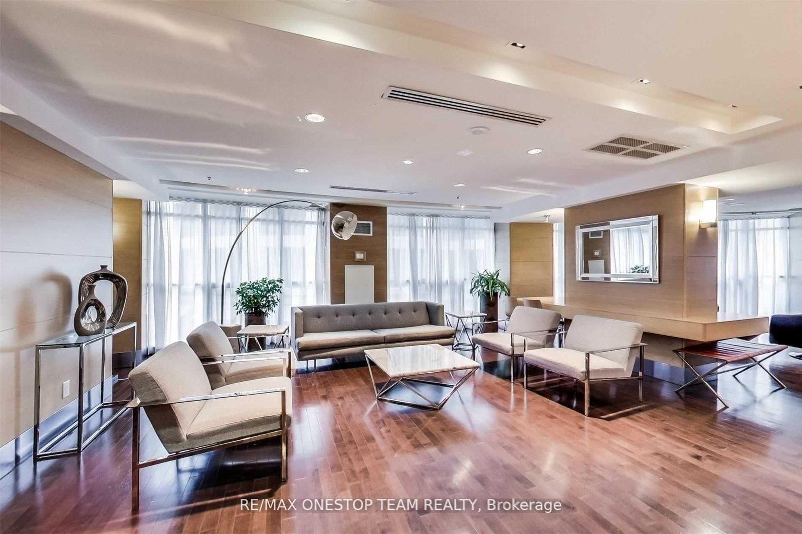 21 Carlton Street, Unit 406 - Photo 19