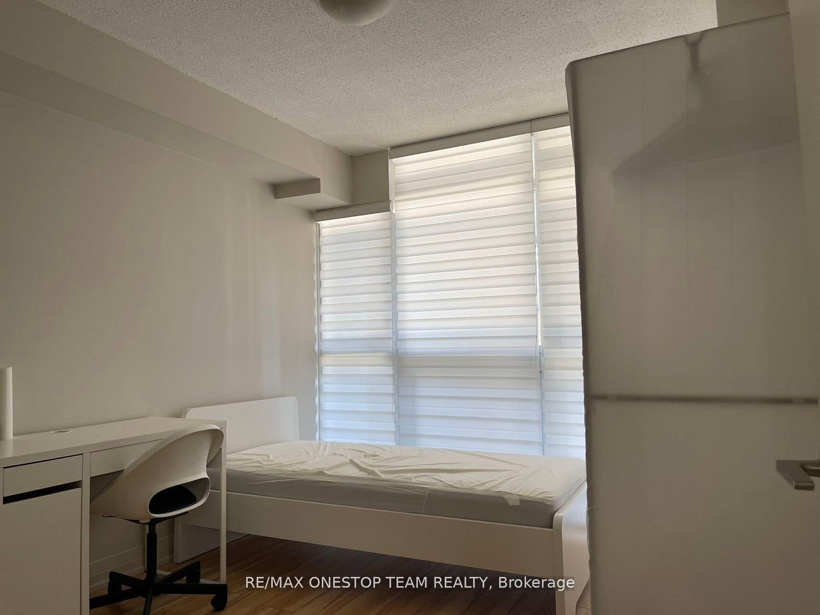 21 Carlton Street, Unit 406 - Photo 8