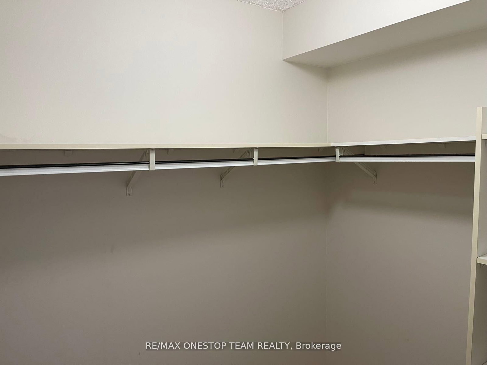 21 Carlton Street, Unit 406 - Photo 9