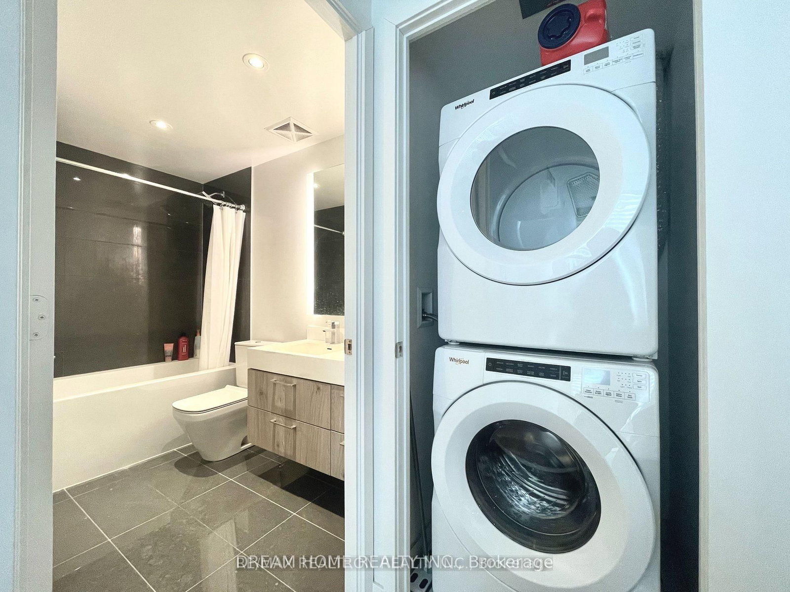 1 Yorkville Avenue, Unit 3003 - Photo 10