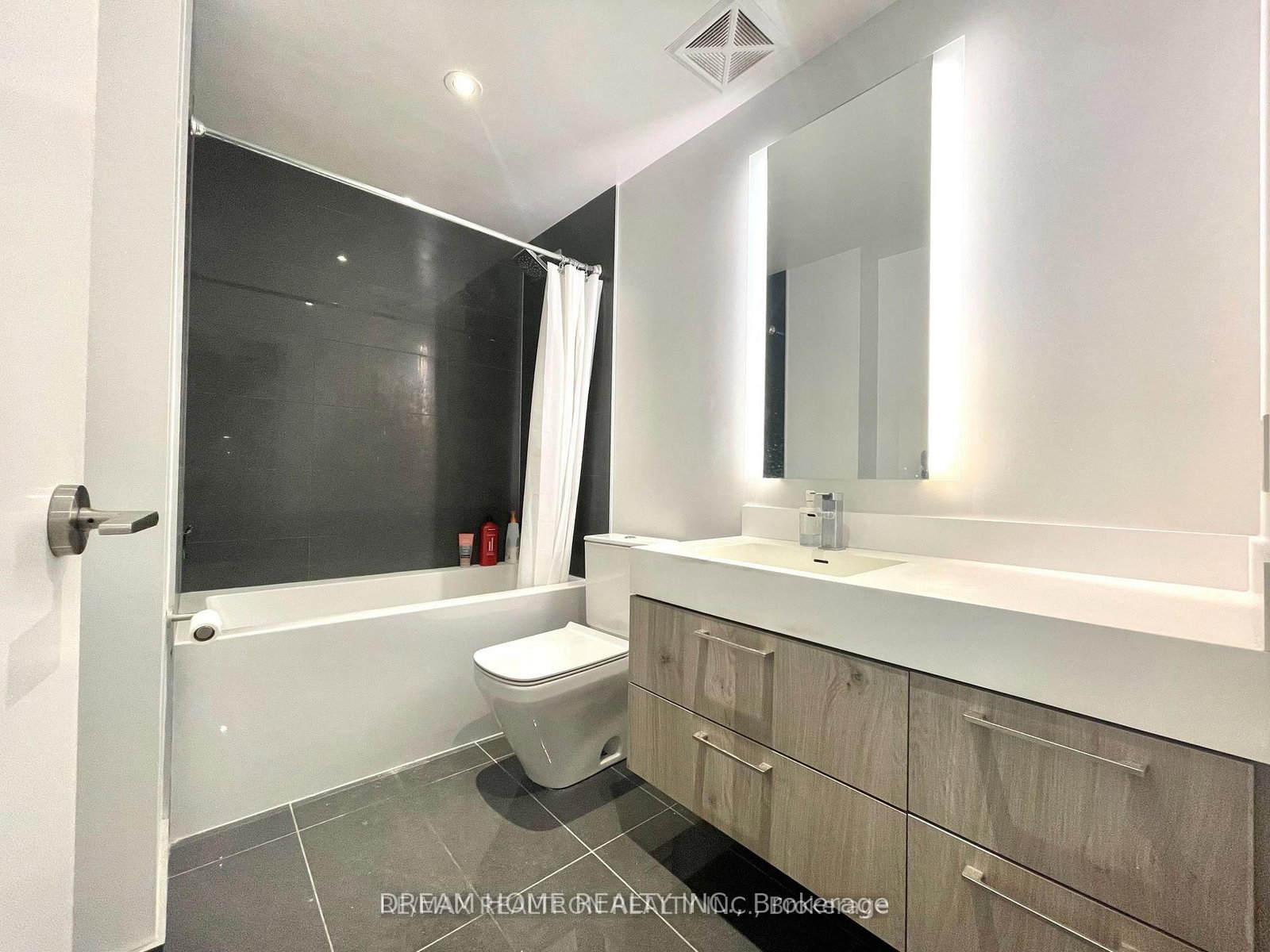 1 Yorkville Avenue, Unit 3003 - Photo 9