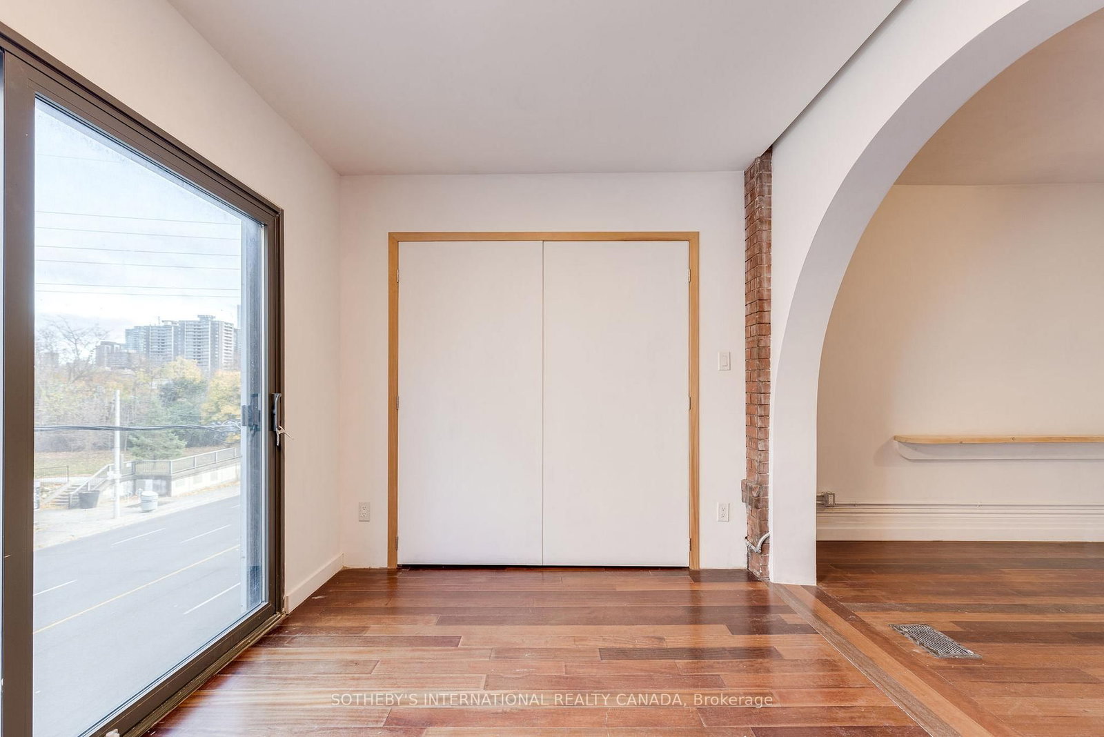 276 Avenue Road, Unit 2nd front - Photo 5