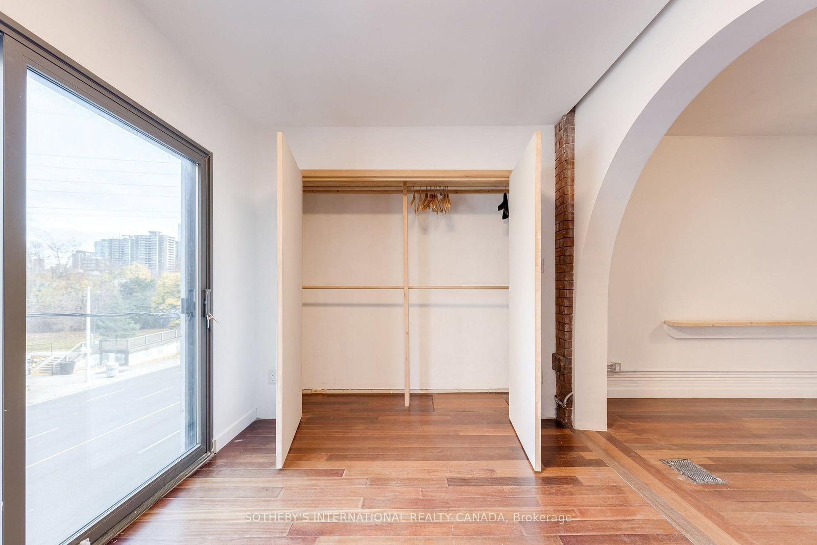 276 Avenue Road, Unit 2nd front - Photo 6