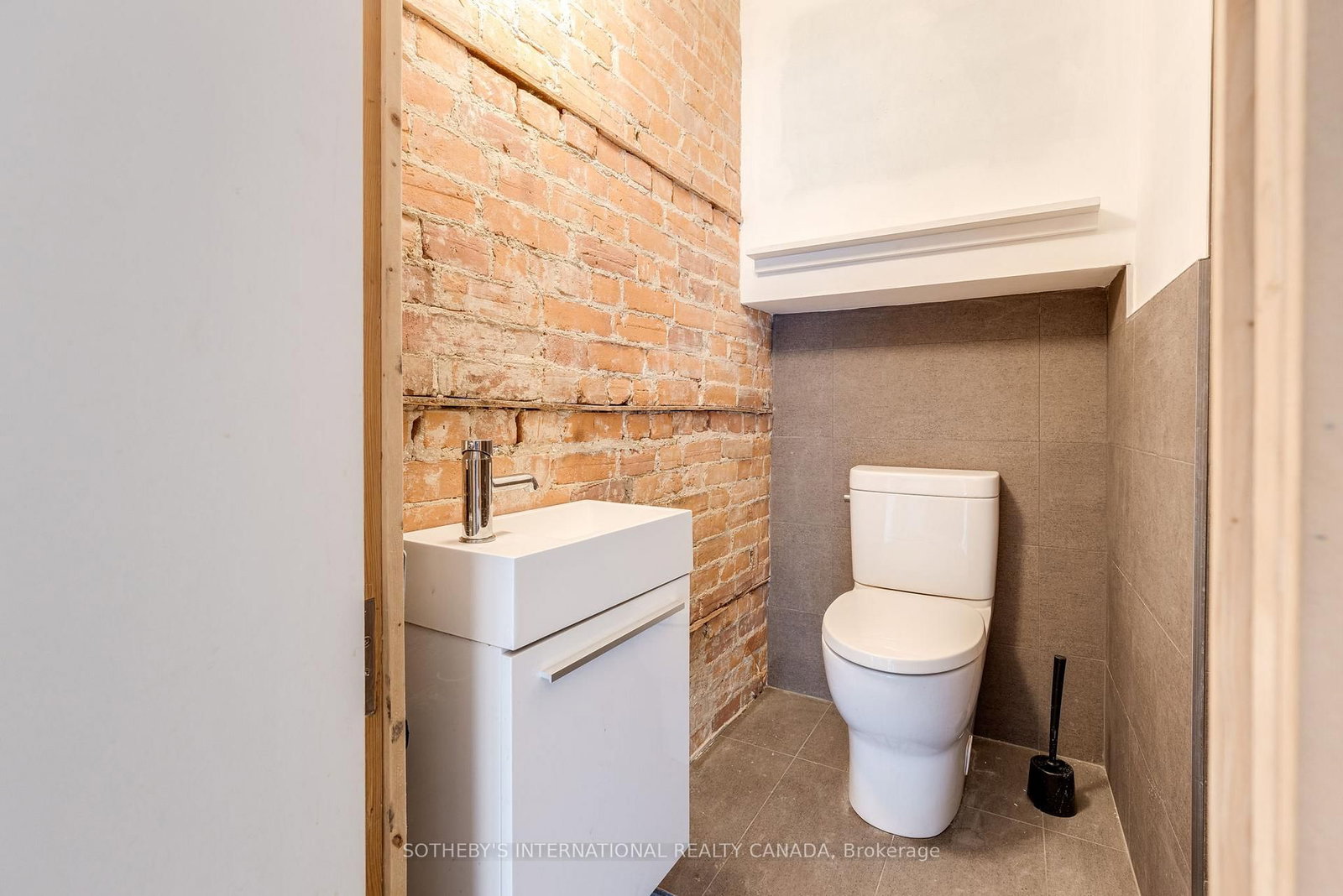 276 Avenue Road, Unit 2nd front - Photo 7