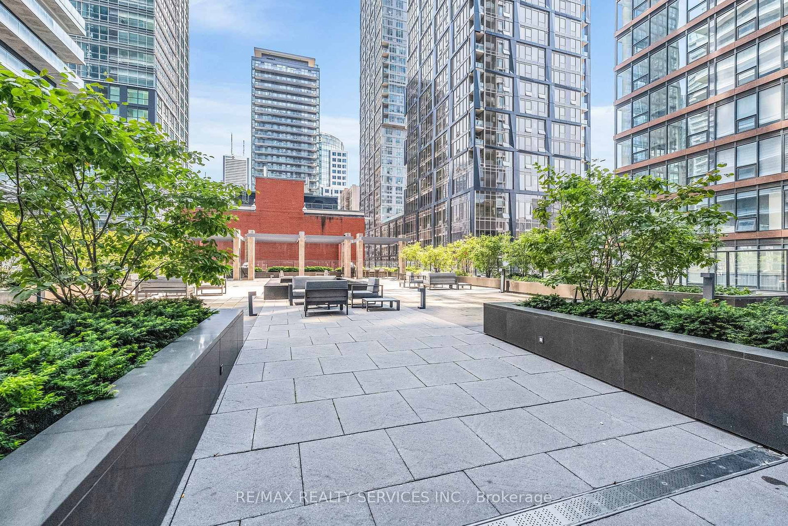 115 Blue Jays Way, Unit 915 - Photo 2