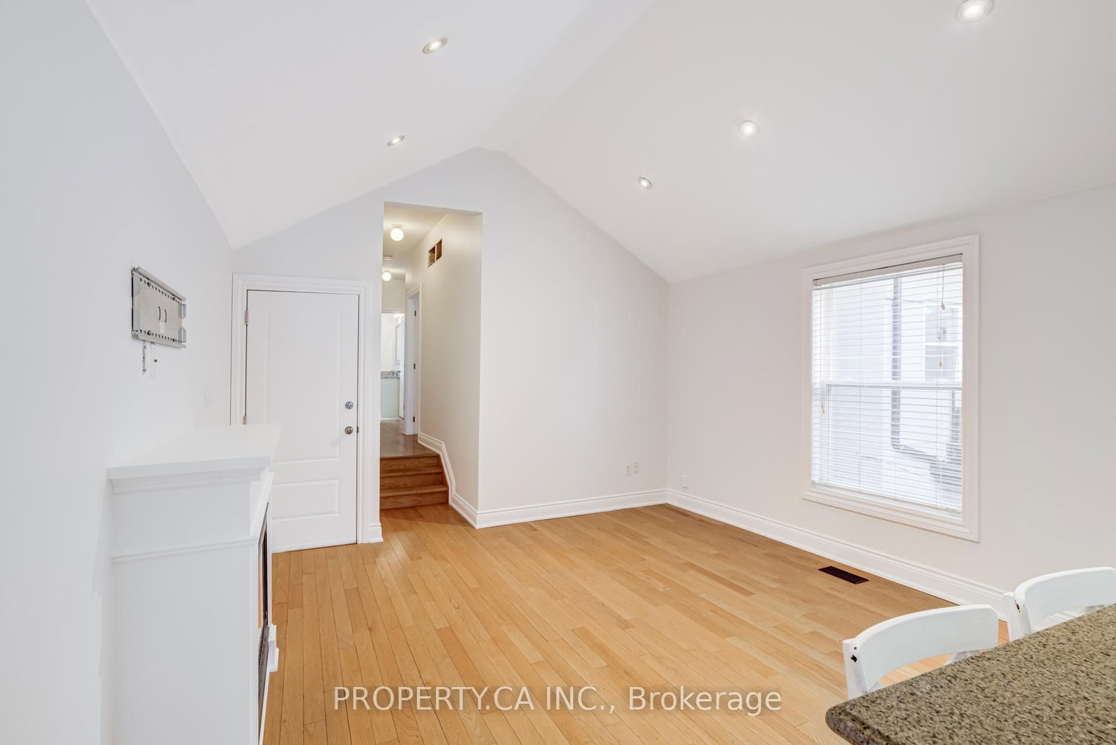 21 D'arcy Street, Unit Upper - Photo 11