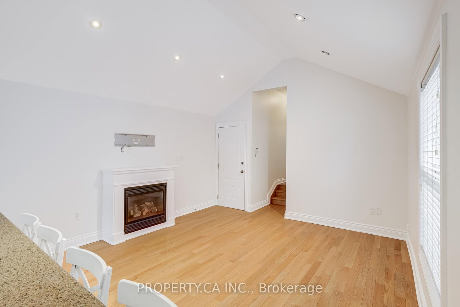 21 D'arcy Street, Unit Upper - Photo 12