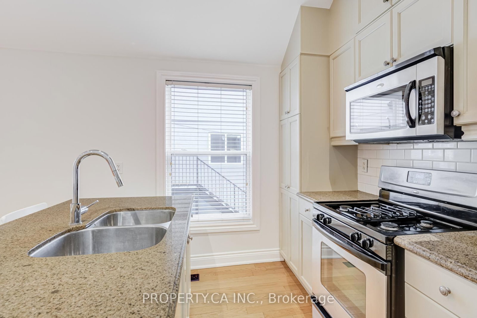 21 D'arcy Street, Unit Upper - Photo 8