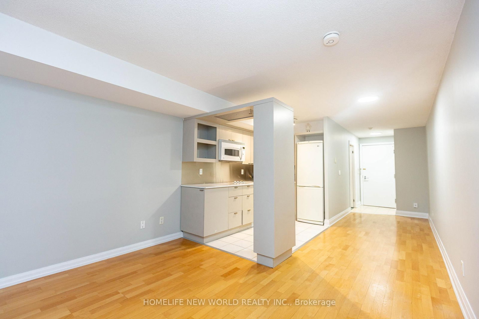 951-111 Elizabeth Street, Toronto, ON, photo 3