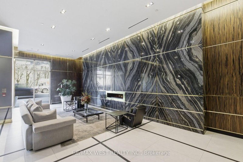 617 - 3018 Yonge Street