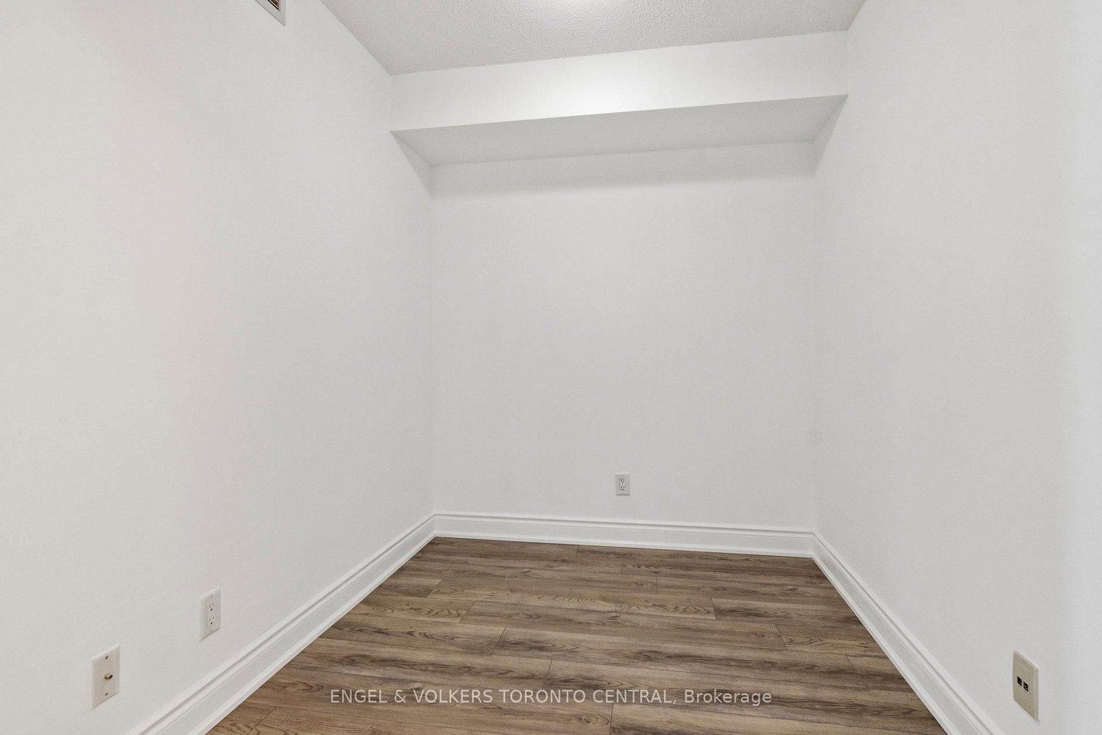 19 Barberry Place, Unit 711 - Photo 10