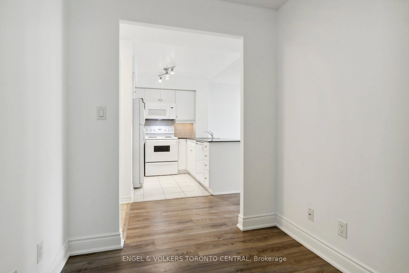 19 Barberry Place, Unit 711 - Photo 11