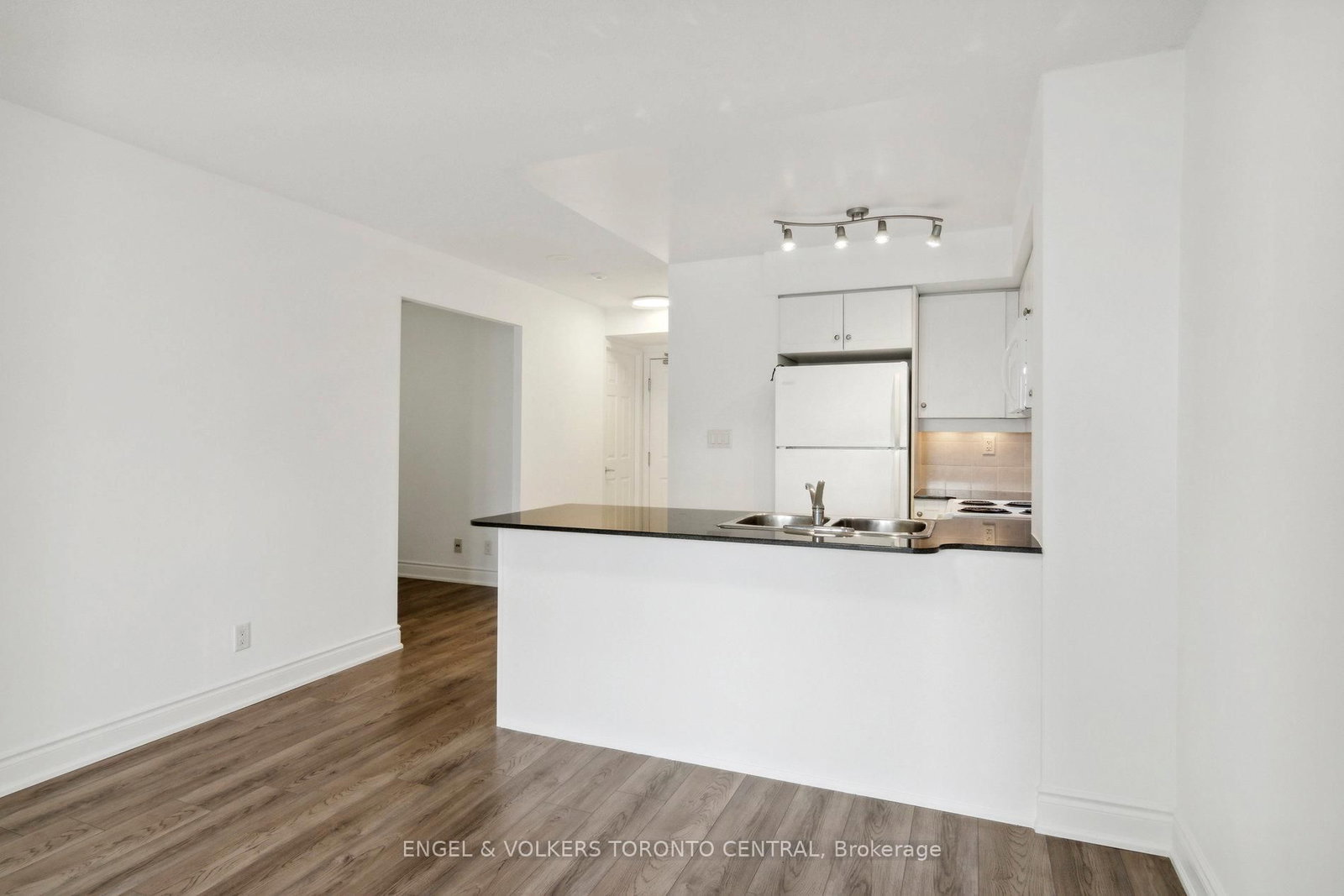 19 Barberry Place, Unit 711 - Photo 14