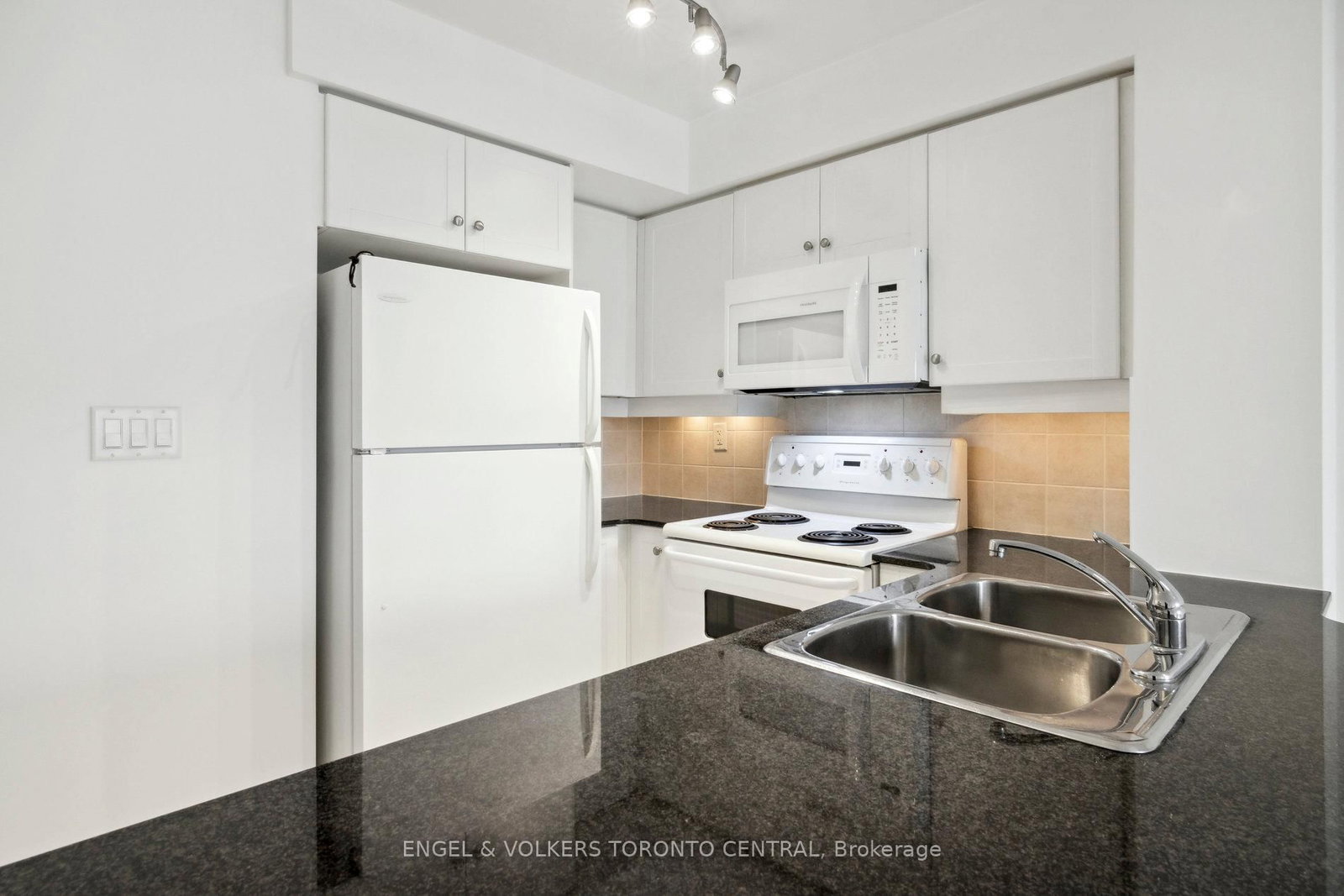 19 Barberry Place, Unit 711 - Photo 20