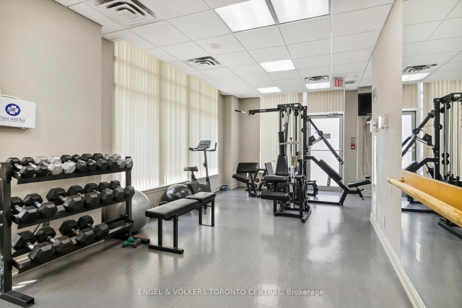 19 Barberry Place, Unit 711 - Photo 32