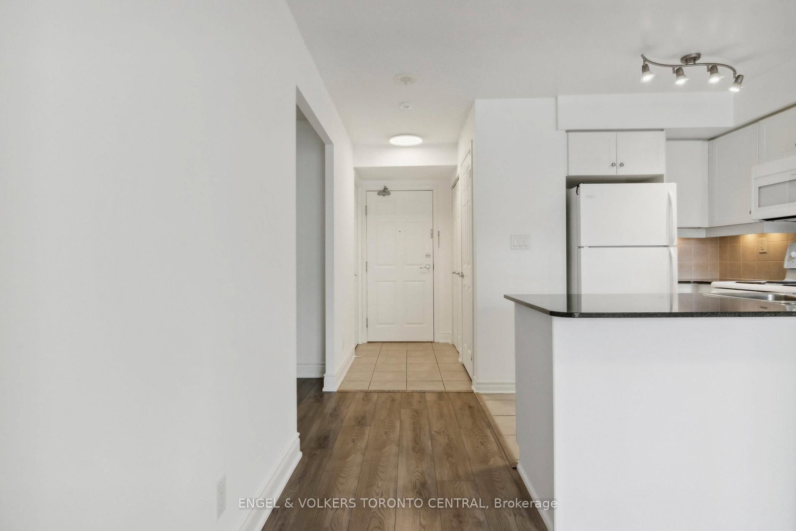 19 Barberry Place, Unit 711 - Photo 6